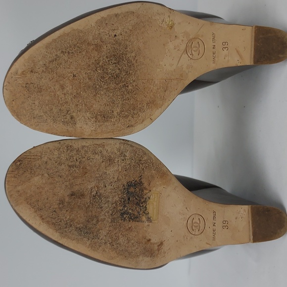 Chanel Gray T-Strap Wedge Heels with CC Logo Rhinestone Accents. Size 39 - Picture 11 of 14